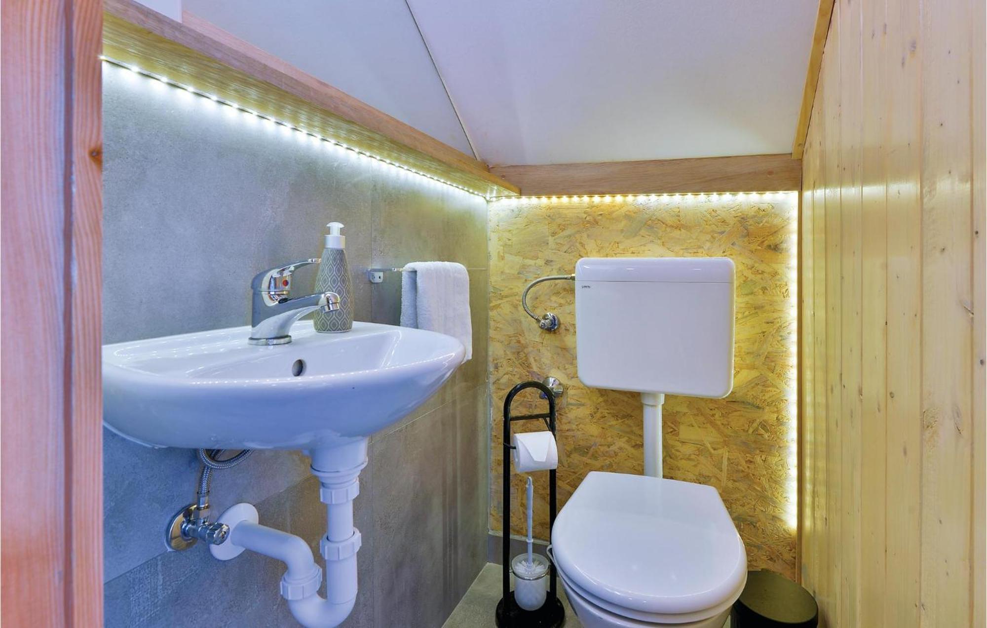 2 Bedroom Gorgeous Home In Trstenik Puscanski Ngoại thất bức ảnh